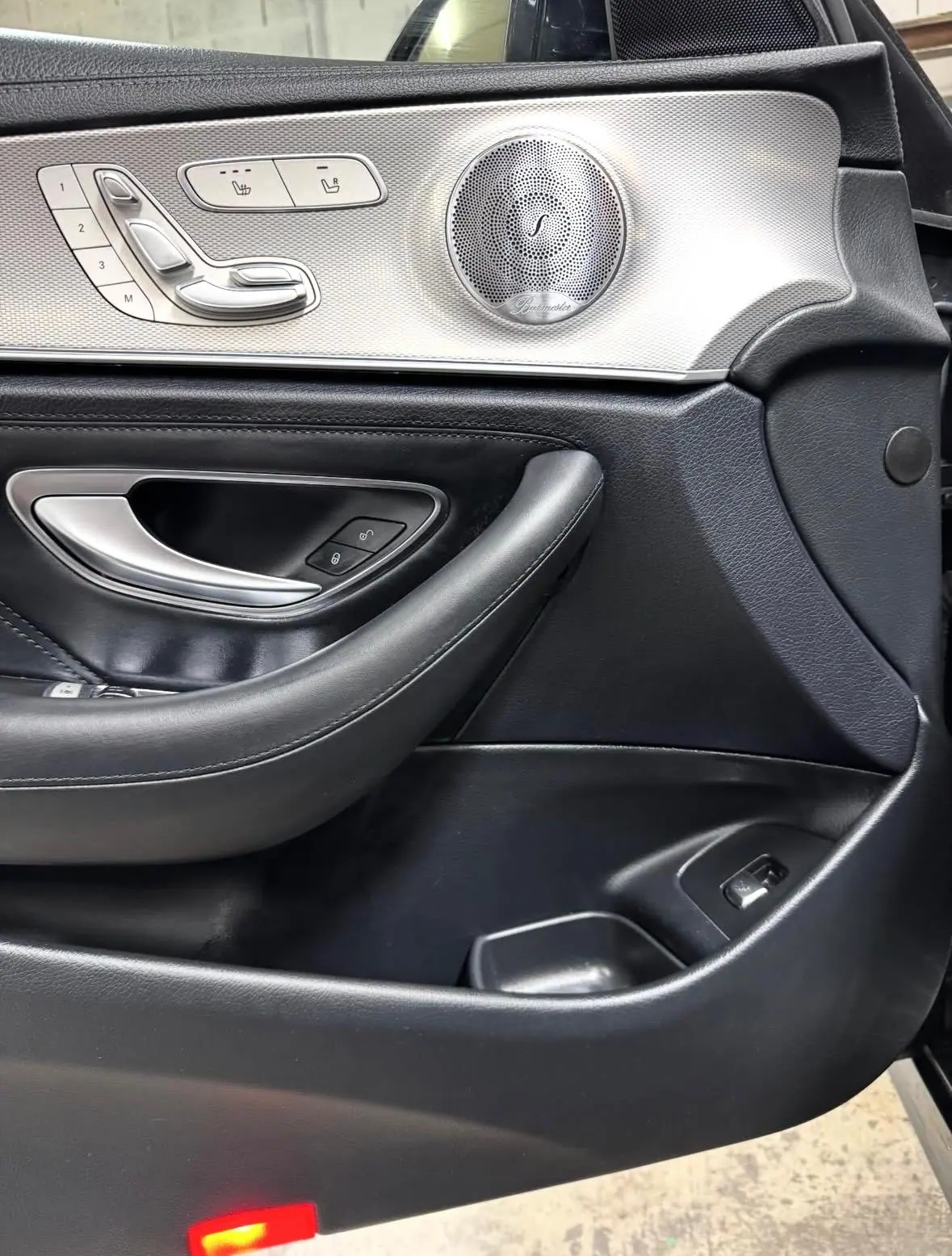 Après Contre-porte en cuir